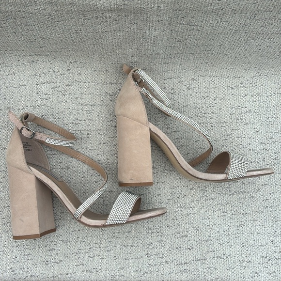 Steve Madden 3 inch nude with silver rhinestone high heels size 8.5 - Picture 4 of 7